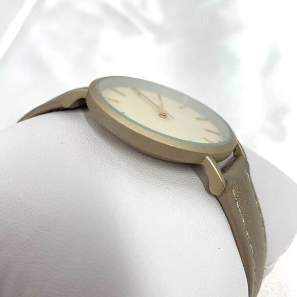 Minimalist Unisex Gold Leather Analog Watch With QRTZ Japanese Movement - Picture 3 of 9